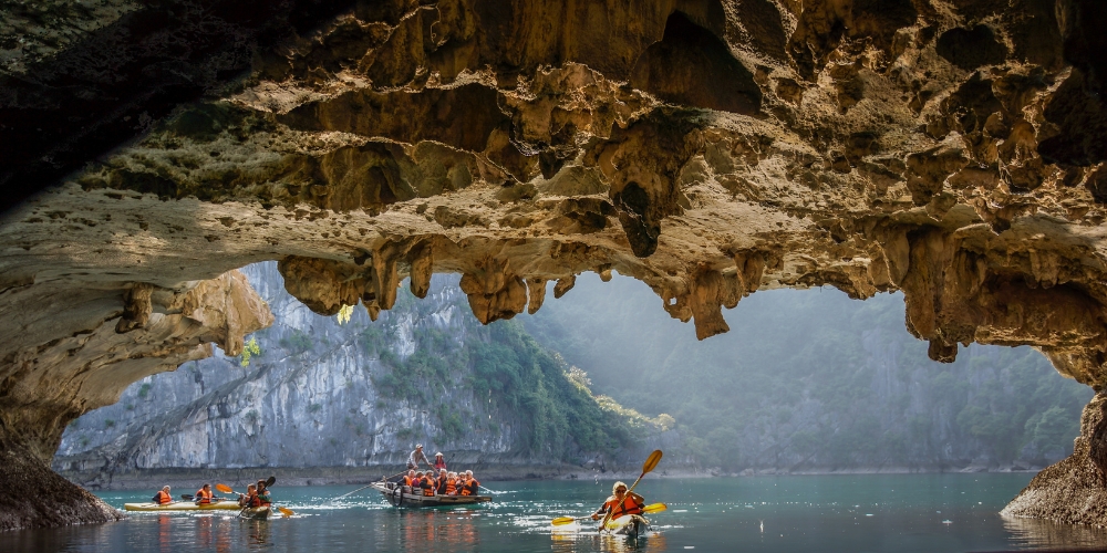 Tam Coc boating 